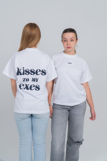 Camiseta 100% algodón hechas en Portugal y España. Camiseta blanca con el diseño en la espalda de "kisses to my exes".
